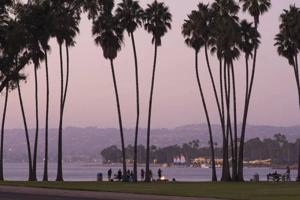Piquenique ao pôr do sol na bela Mission Bay em San Diego — Fotografia de Stock