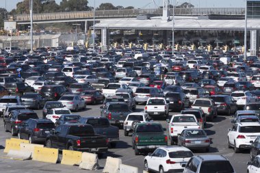 Tijuana sınır geçiş trafik kaos