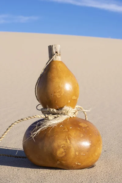 Nahaufnahme Kunsthandwerker Kalebasse Flasche Kürbis Mit Handgefertigtem Seil Und Korkverdeck — Stockfoto