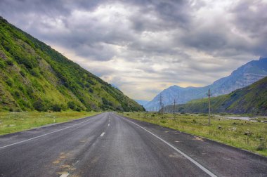 Dağ vadi boyunca kaçmak Otoban 