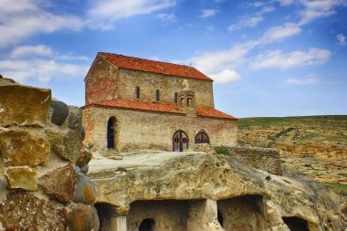 Antik mağara köyde eski kilise.