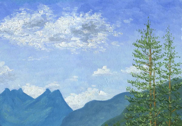 Wierzchołki sosen na tle szczytów górskich — Zdjęcie stockowe