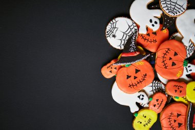 Cadılar Bayramı çerezleri yığını