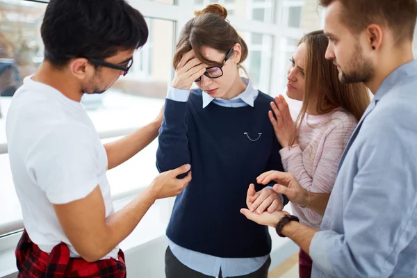 Student sharing her problem with groupmates — Stock Photo, Image