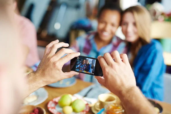 Photo of mixed-race girlfriends in smartphone — Stock Photo, Image