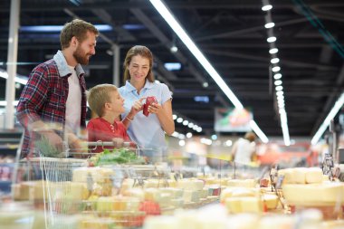 Modern aile ürünler hipermarket içinde seçme