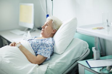 Üst düzey hastanın klinik yatakta yatan 