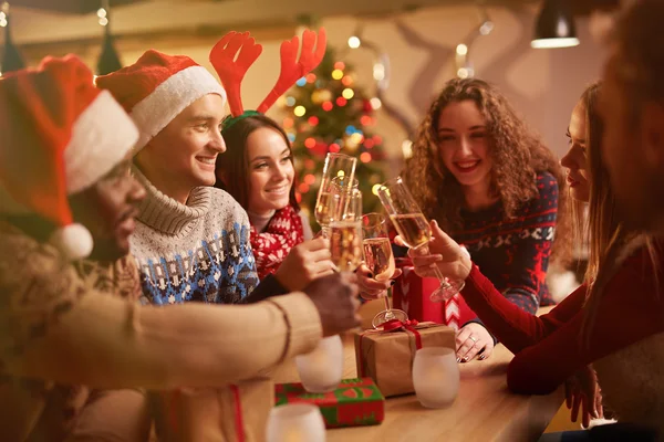 Friends with champagne congratulating each other — Stock Photo, Image