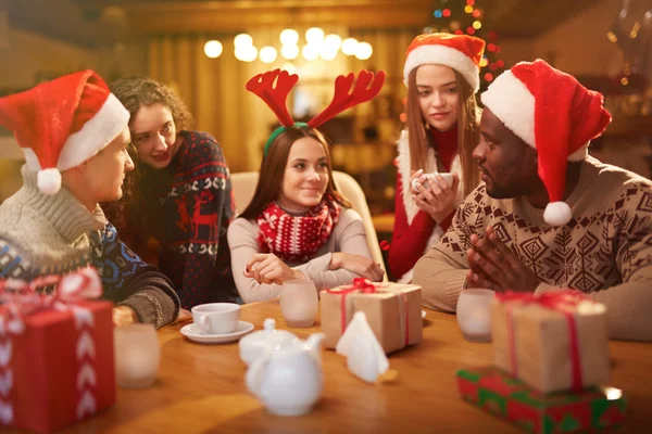 Friends having tea at Christmas party — Stock Photo, Image