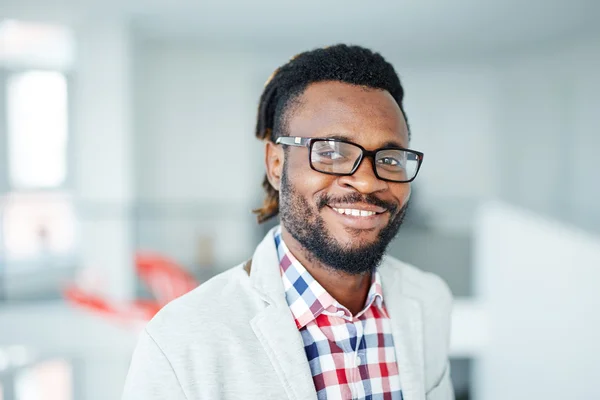 Successful businessman looking at camera — Stock Photo, Image