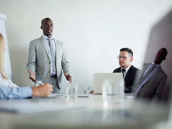 Insegnante motivante uomini d'affari — Foto Stock