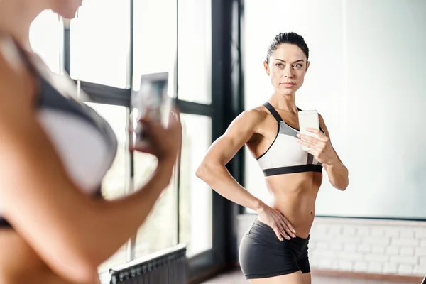Sporty woman making her selfie in gym — Stock Photo, Image