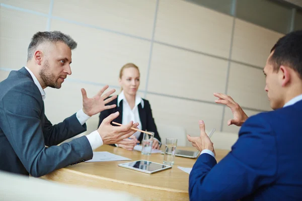 Confident businessmen sharing their viewpoints — Stock Photo, Image