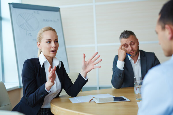 Coach explaining new tendencies in market