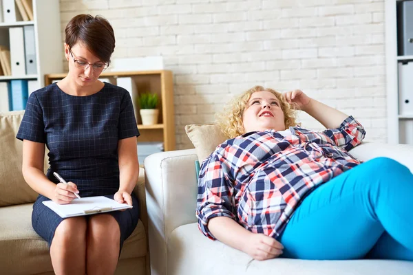 Psychologist and her patient with overweight — Stock Photo, Image