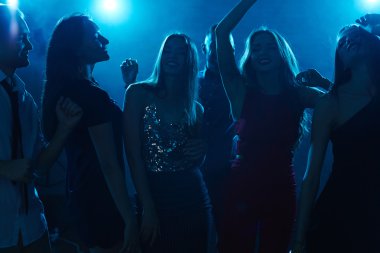 Gece kulübü dansçıları Grubu'nun