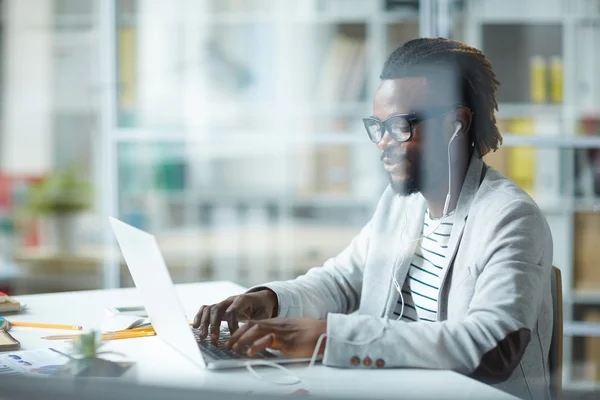 Homme d'affaires afro-américain prospère — Photo