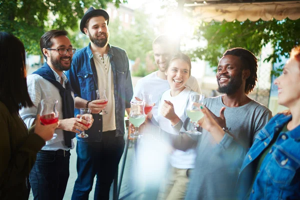 Friends spending time together at weekend — Stock Photo, Image