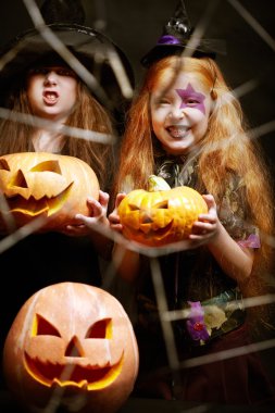 Küçük cadı Jack fener tutmak 