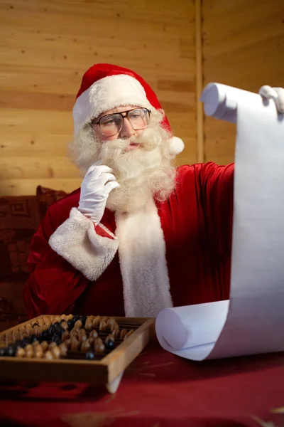 Santa claus kontrola jeho seznam — Stock fotografie