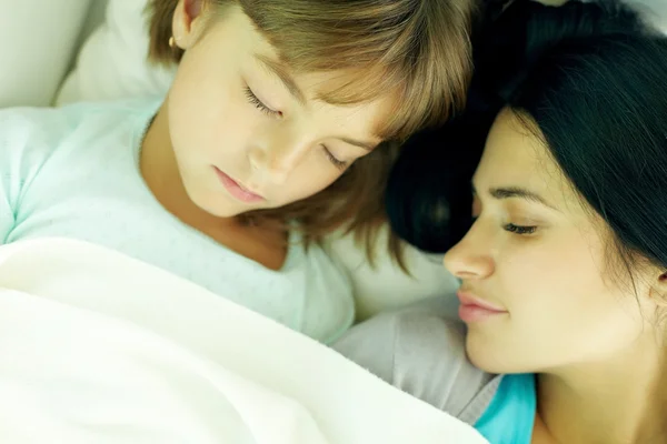 Mother and daughter sleeping together — Stock Photo, Image