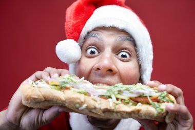 Heyecanlı Santa adam ısırma sandviç