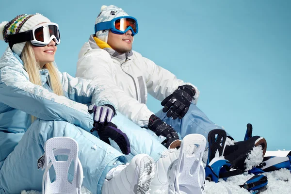 Het dragen van de paar sporten kleren en ski goggles — Stockfoto
