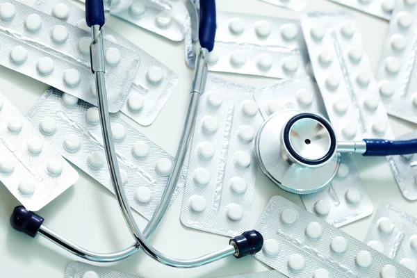 Group of pills and stethoscope — Stock Photo, Image