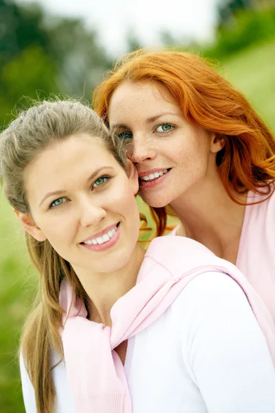 Girls looking at camera and smiling — Stock Photo, Image