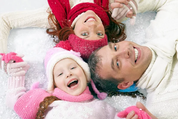 Loving family laughing on snow — ストック写真