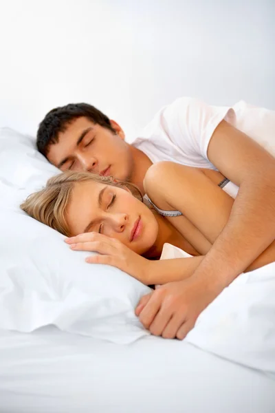 Mladý pár s sladký spánek — Stock fotografie