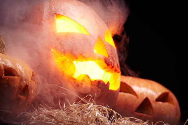 Jack O Lantern Burning och rökning. — Stockfoto