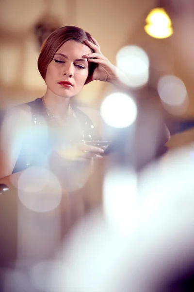 Mujer cansada con los ojos cerrados — Foto de Stock