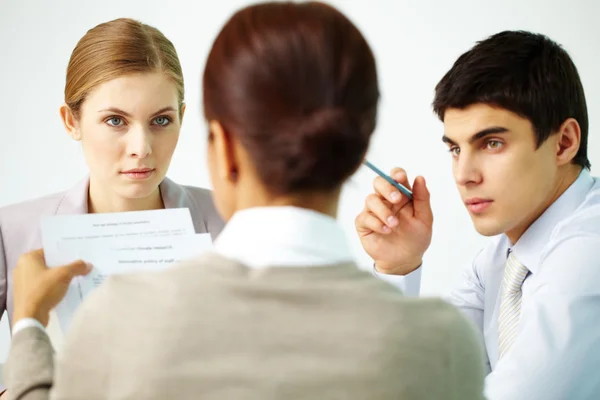 Groep ondernemers tijdens de bijeenkomst. — Stockfoto