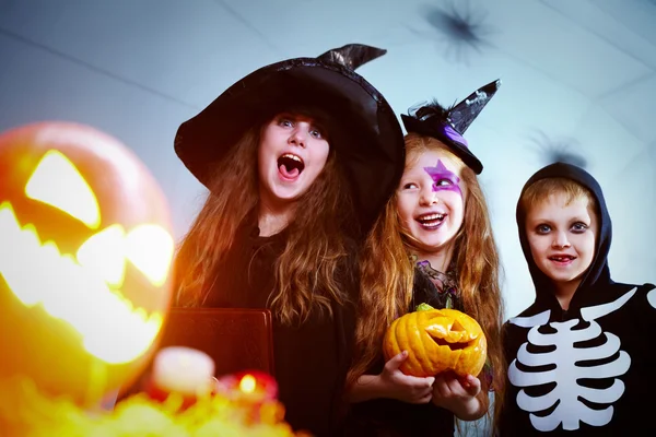 Cheery Halloween children — Stockfoto