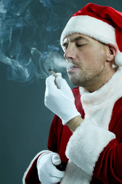 Inhaling man in Santa's costume — Stock fotografie