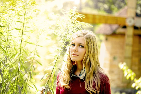 Young woman posing among plants — Stock Photo, Image
