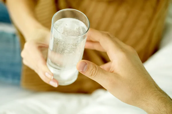 Hand giving glass of water to a man — Stock Photo, Image
