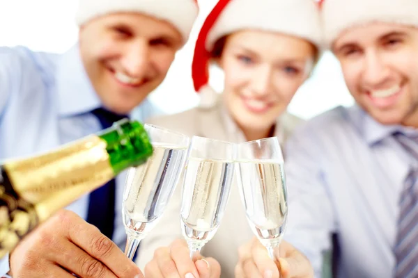 Equipe de negócios com copos de champanhe — Fotografia de Stock