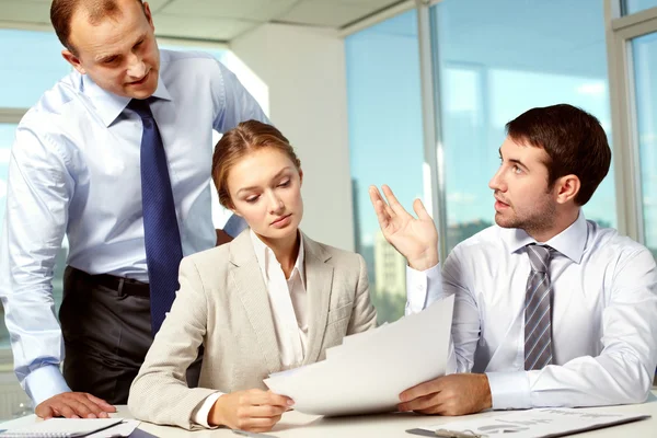 Business team discussing papers — Stock Photo, Image