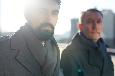 İki güvenli iş adamları