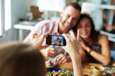 Fotoğrafı smartphone içinde çift 