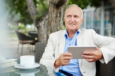 Açık Cafe touchpad ile üst düzey yazar