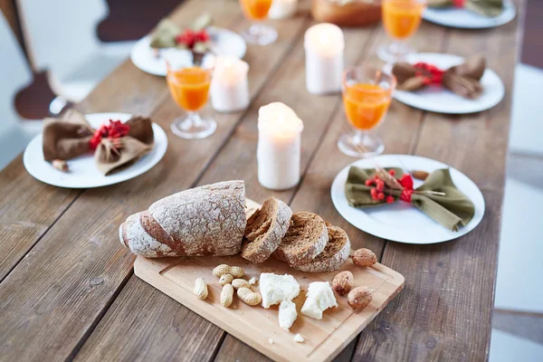 Sliced rye bread on thanksgiving table — Stock Photo, Image