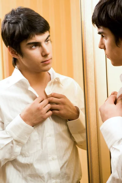 Retrato de homem bonito — Fotografia de Stock