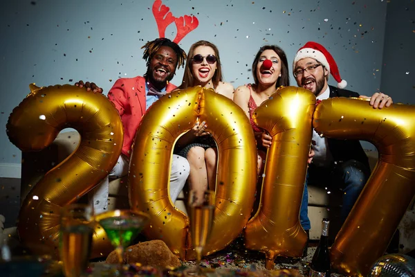 Amigos felizes no Natal — Fotografia de Stock