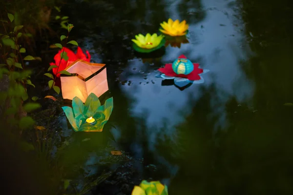 Lanternes flottantes en papier — Photo