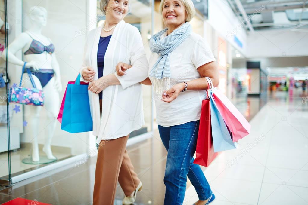 Women spending money on shopping