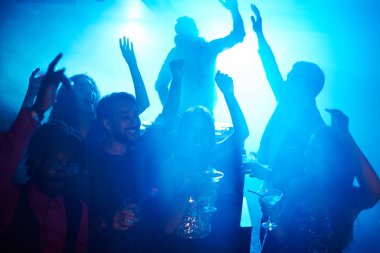 Neşeli insanlar zevk gece parti 