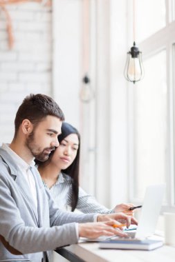 kafede ağ iş arkadaşları 